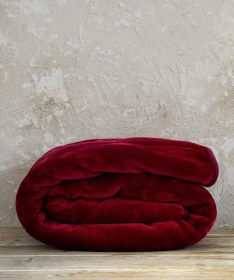 Κουβέρτα Βελουτέ Coperta της NIMA HOME - Ruby Red