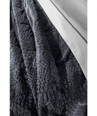 Γούνινη Κουβέρτα Υπέρδιπλη με μαξιλάρι φιγούρας CRUSTY CARBON της Guy Laroche (220x240)